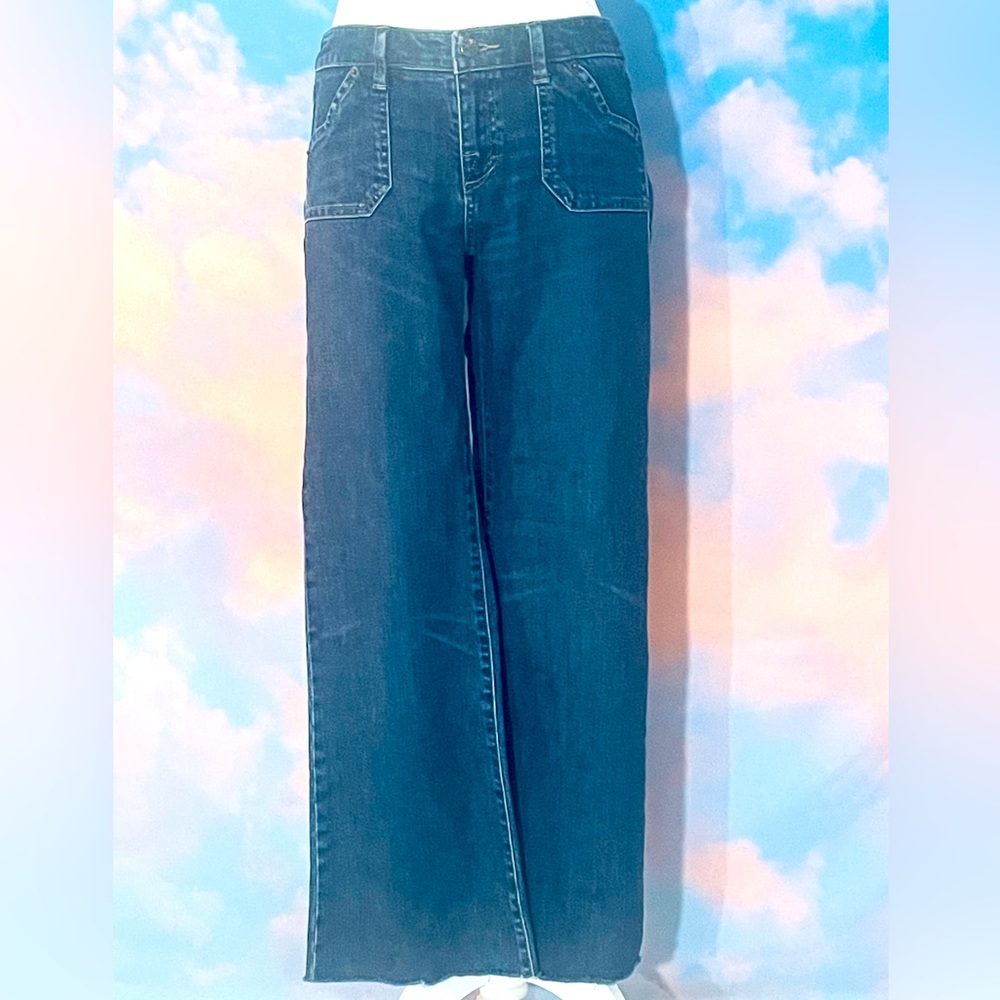 Cool Low-Rise Dark Wash Cropped Wide Legged Denim Jeans